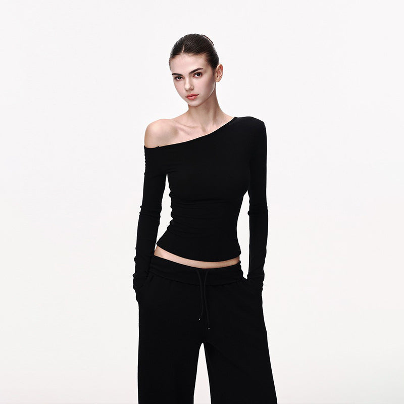Black long-sleeved t-shirt for women, off-shoulder, slim fit.